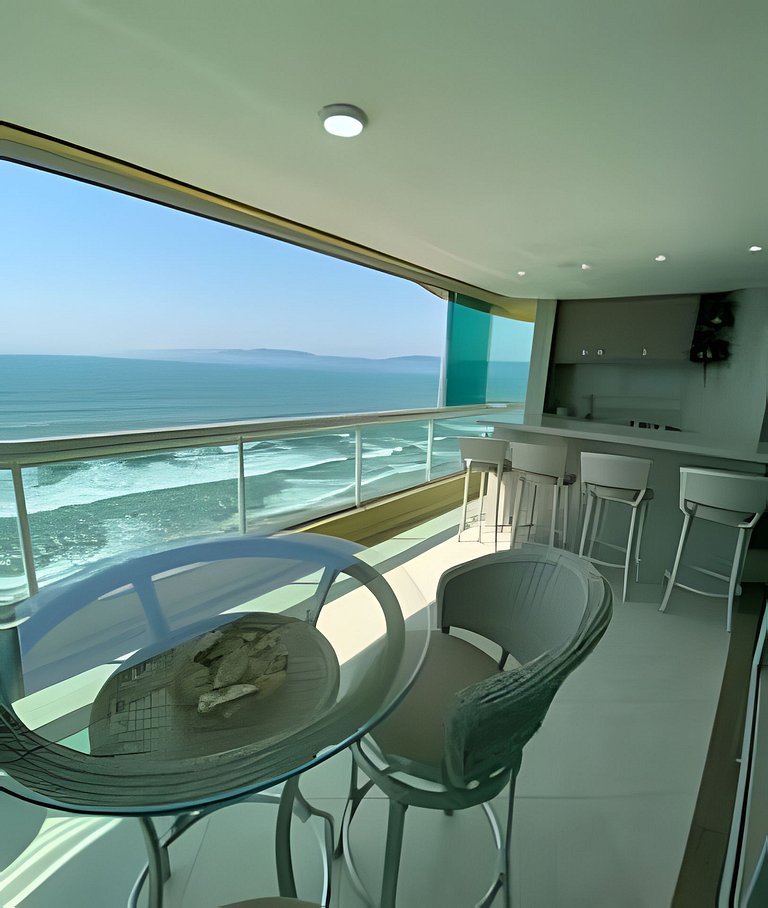 Apartamento frente-mar, Luxuoso, Meia Praia