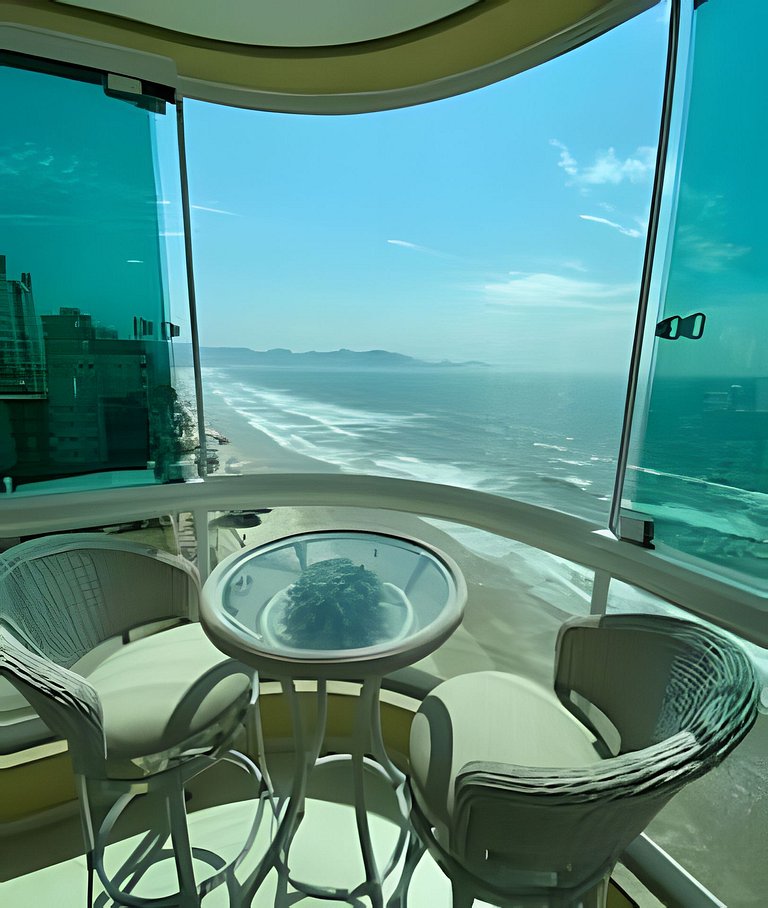 Apartamento frente-mar, Luxuoso, Meia Praia