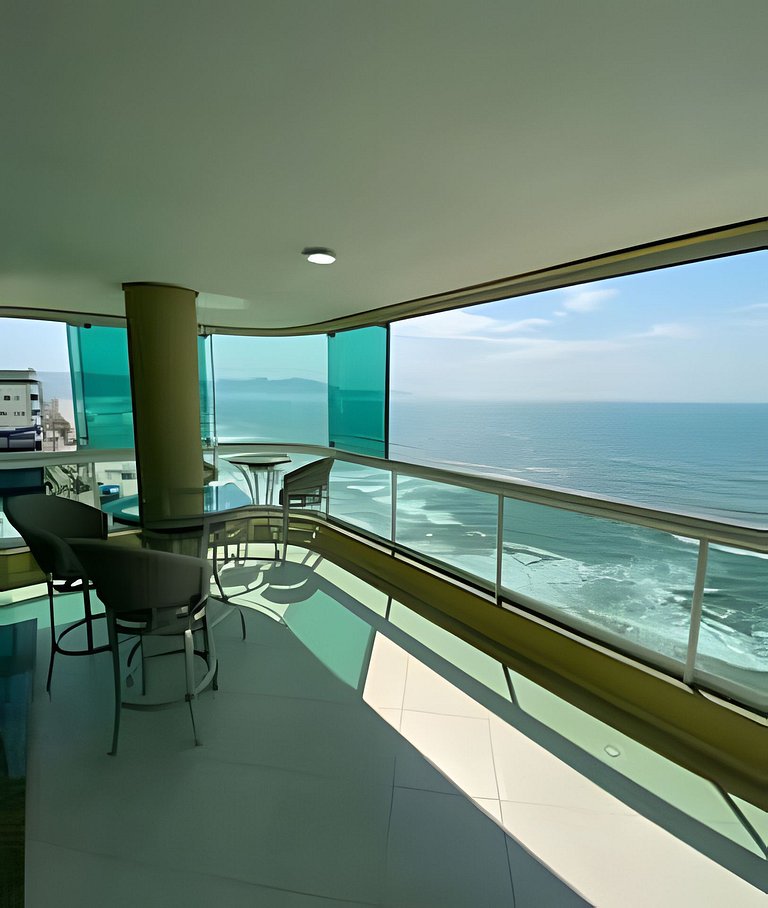 Apartamento frente-mar, Luxuoso, Meia Praia