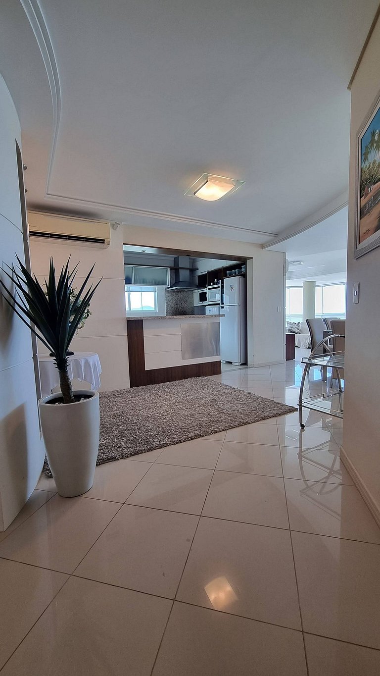 Apartamento frente-mar, Sofisticado Meia Praia