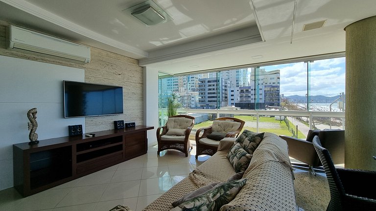 Apartamento frente-mar, Sofisticado Meia Praia