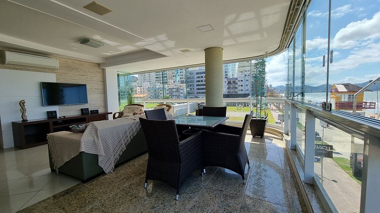 Apartamento frente-mar, Sofisticado Meia Praia