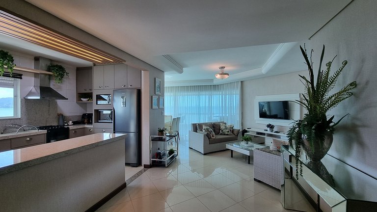 Apartamento frente-mar, Luxuoso, Meia Praia