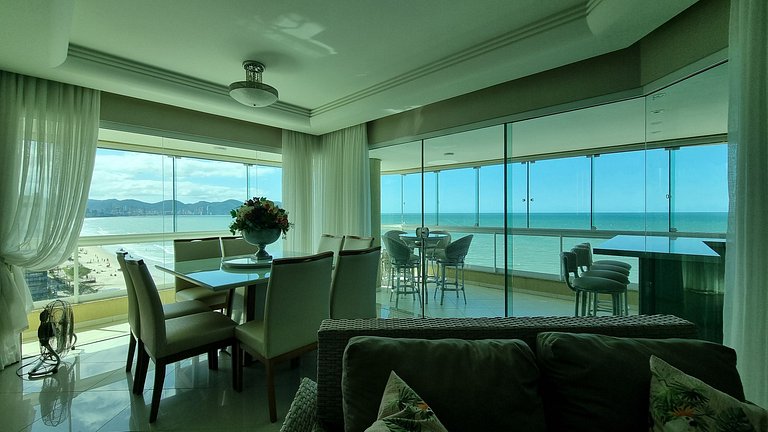 Apartamento frente-mar, Luxuoso, Meia Praia