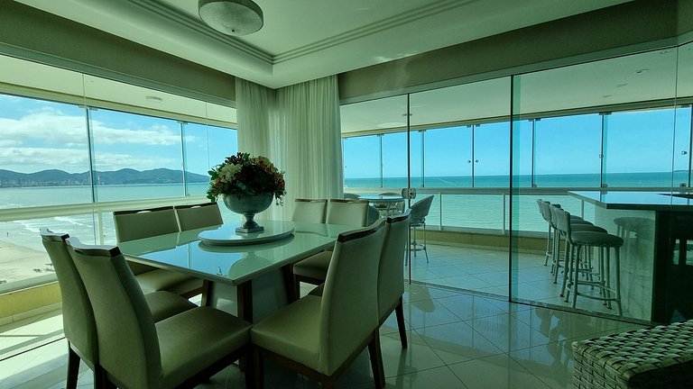 Apartamento frente-mar, Luxuoso, Meia Praia