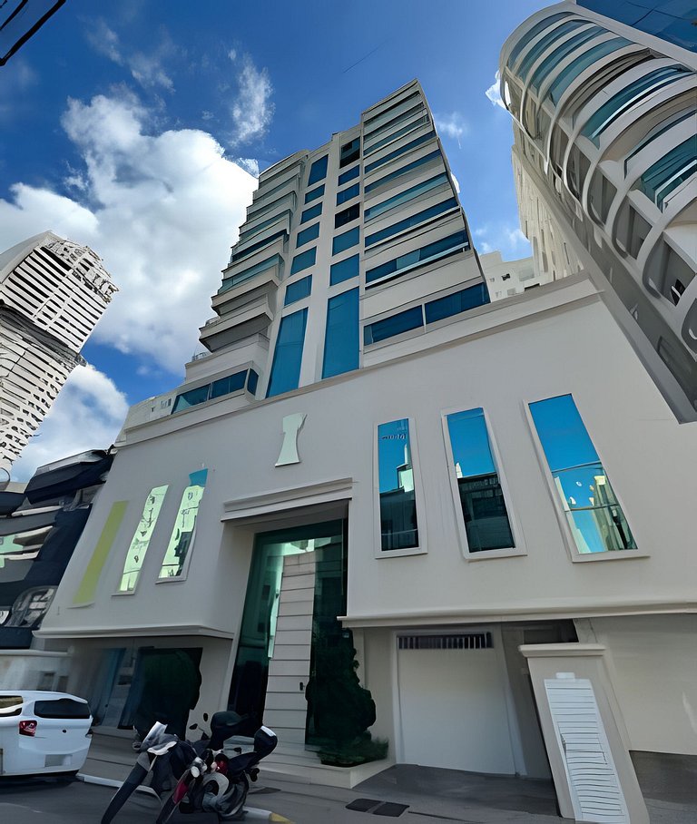 Ambiente sofisticado frente-mar com 3 suítes