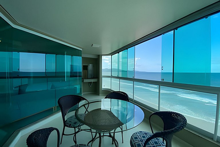Apartamento frente-mar, Funcional, Meia Praia