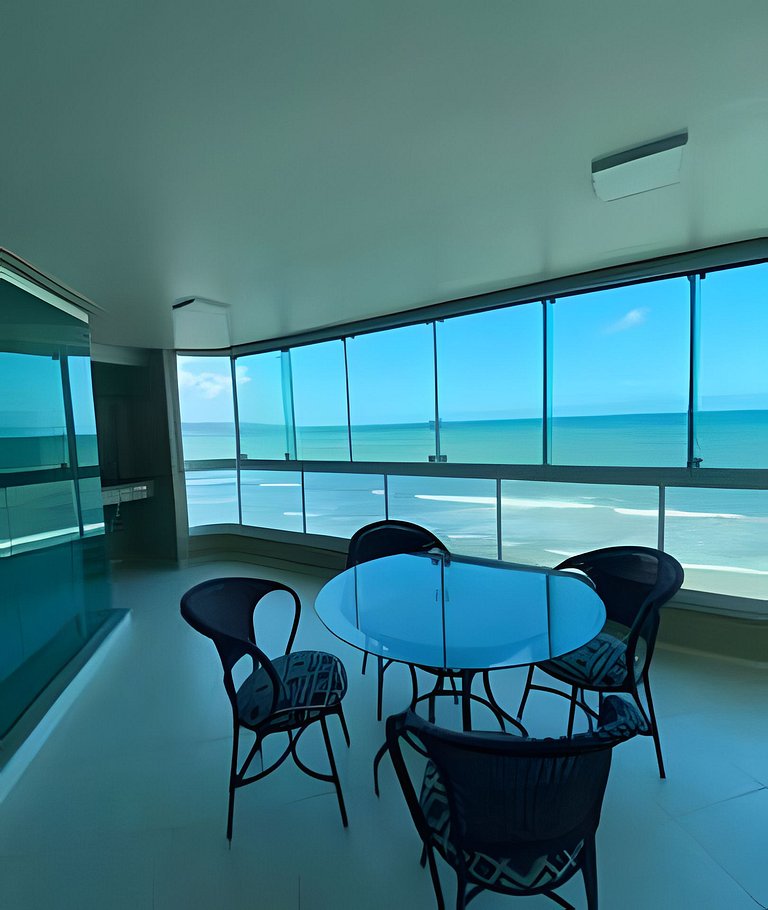 Apartamento frente-mar, Funcional, Meia Praia