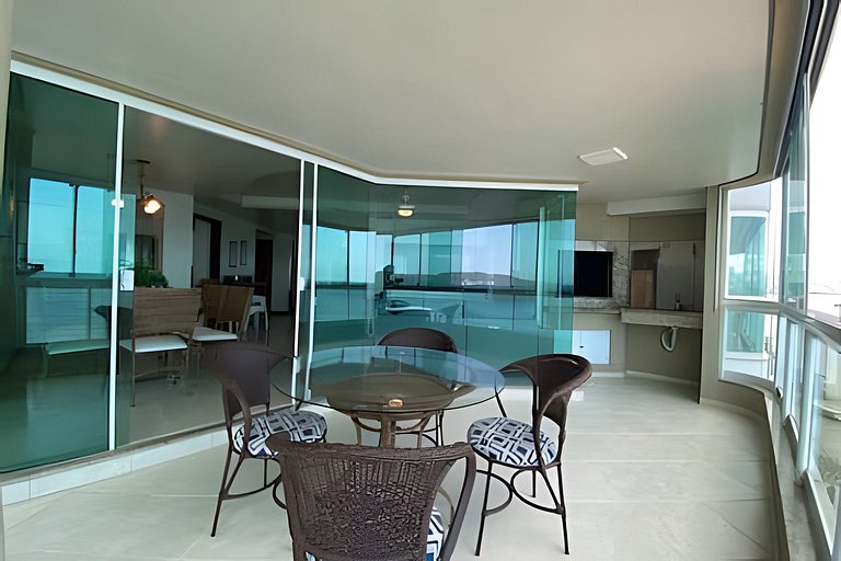 Apartamento frente-mar, Funcional, Meia Praia