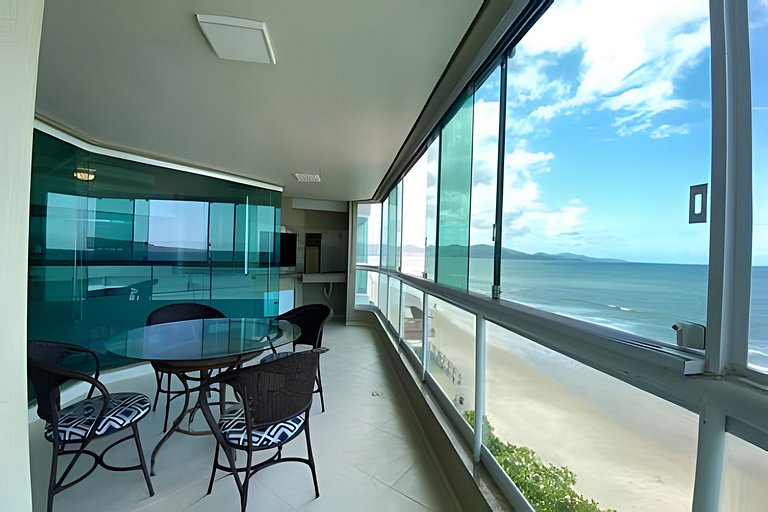 Apartamento frente-mar, Funcional, Meia Praia