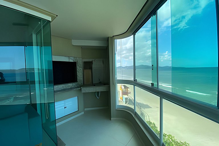 Apartamento frente-mar, Funcional, Meia Praia
