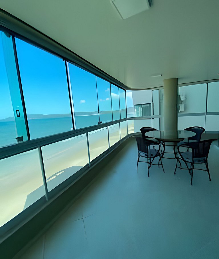 Apartamento frente-mar, Funcional, Meia Praia