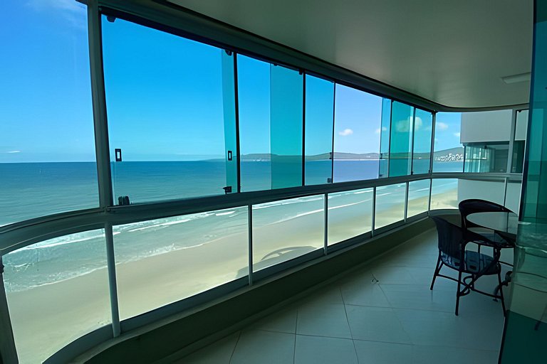 Apartamento frente-mar, Funcional, Meia Praia