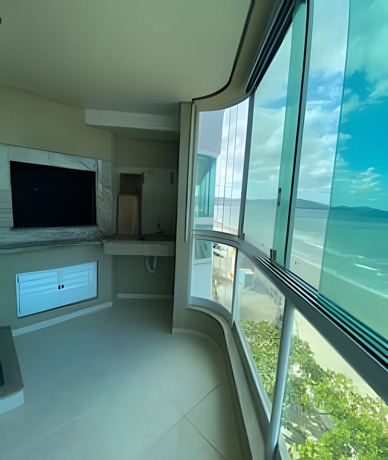 Apartamento frente-mar, Funcional, Meia Praia