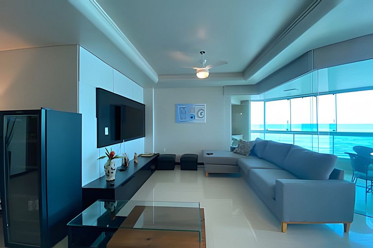 Apartamento frente-mar, Funcional, Meia Praia