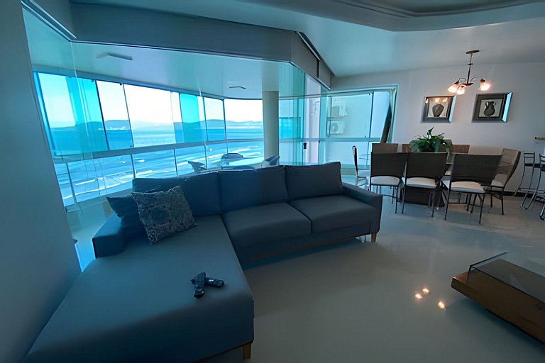 Apartamento frente-mar, Funcional, Meia Praia