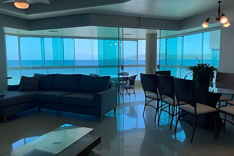 Apartamento frente-mar, Funcional, Meia Praia