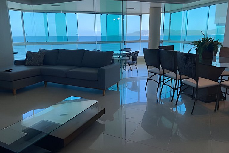 Apartamento frente-mar, Funcional, Meia Praia