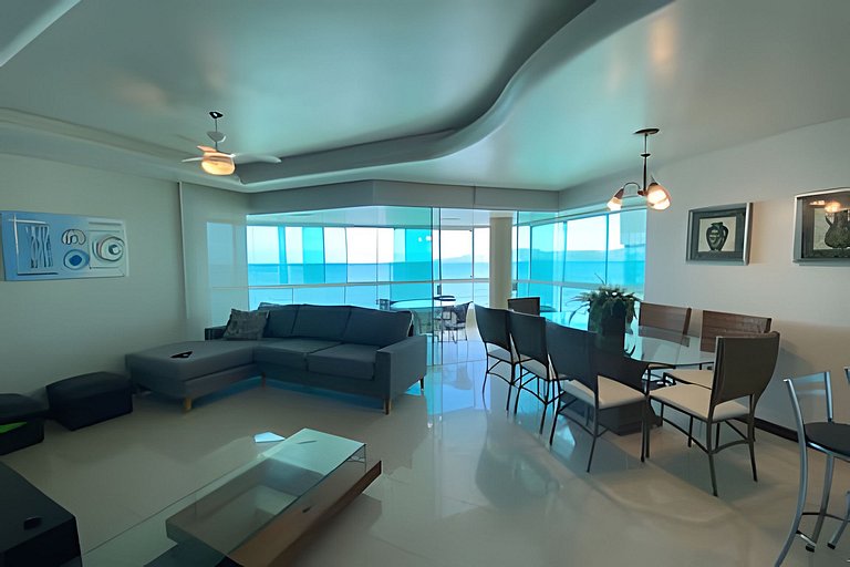 Apartamento frente-mar, Funcional, Meia Praia