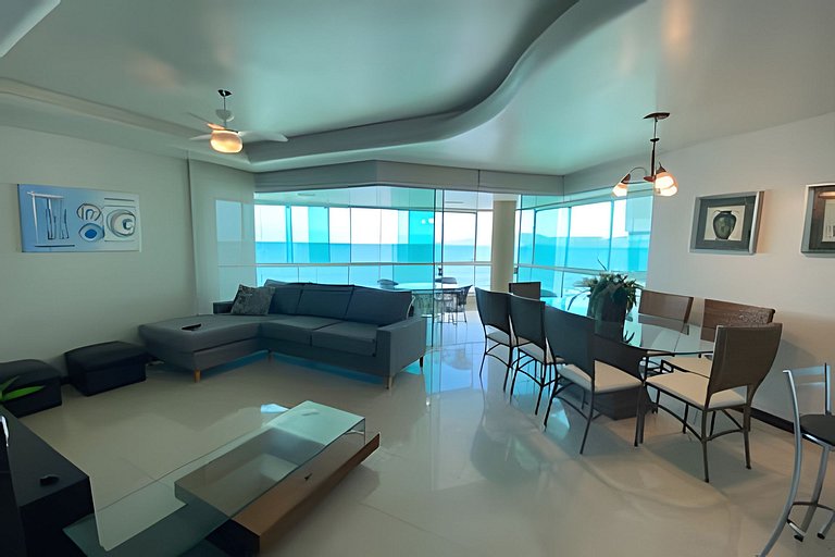 Apartamento frente-mar, Funcional, Meia Praia