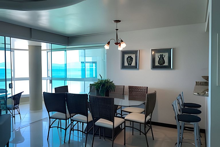 Apartamento frente-mar, Funcional, Meia Praia