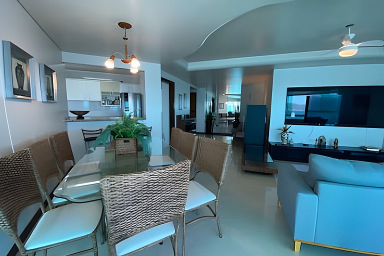 Apartamento frente-mar, Funcional, Meia Praia