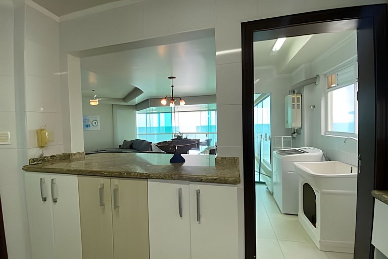 Apartamento frente-mar, Funcional, Meia Praia