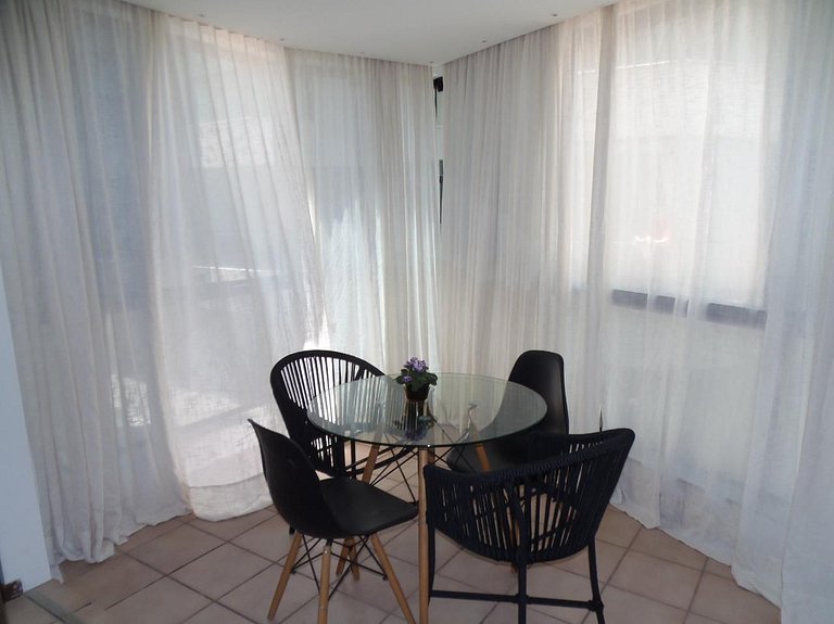 Pé na Areia, 2 Quartos, Compacto e Funcional