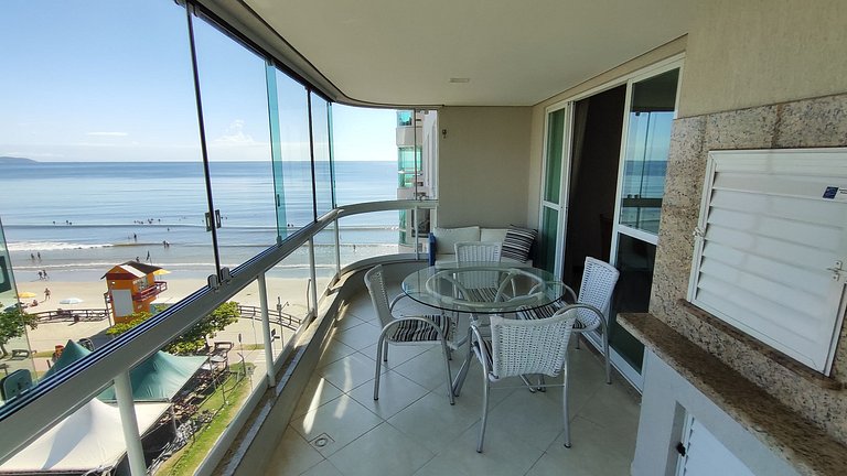 Apartamento beira-mar em localização incrível