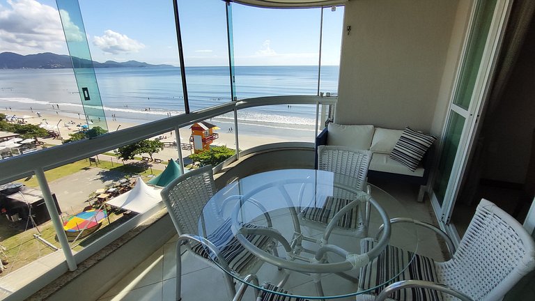 Apartamento beira-mar em localização incrível