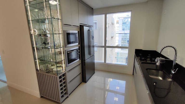 Spazzio D'Art: 3 suítes, vista mar, self checkin