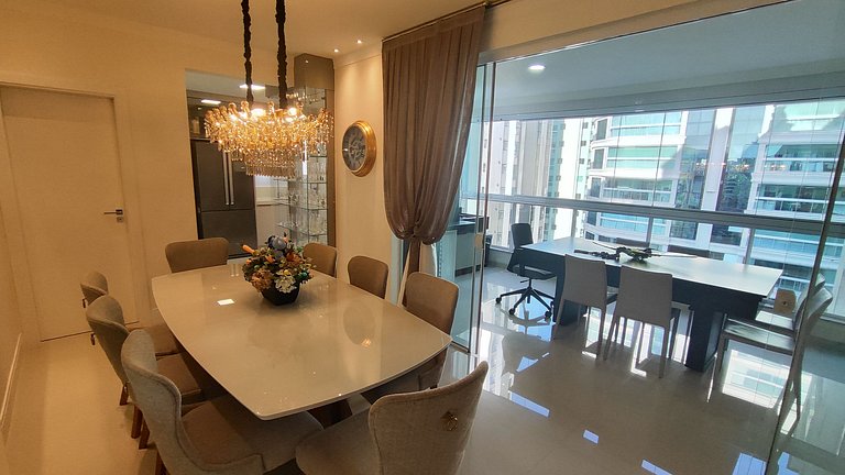 Spazzio D'Art: 3 suítes, vista mar, self checkin