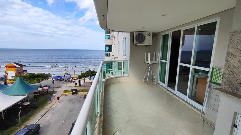 Apartamento beira-mar em localização maravilhosa