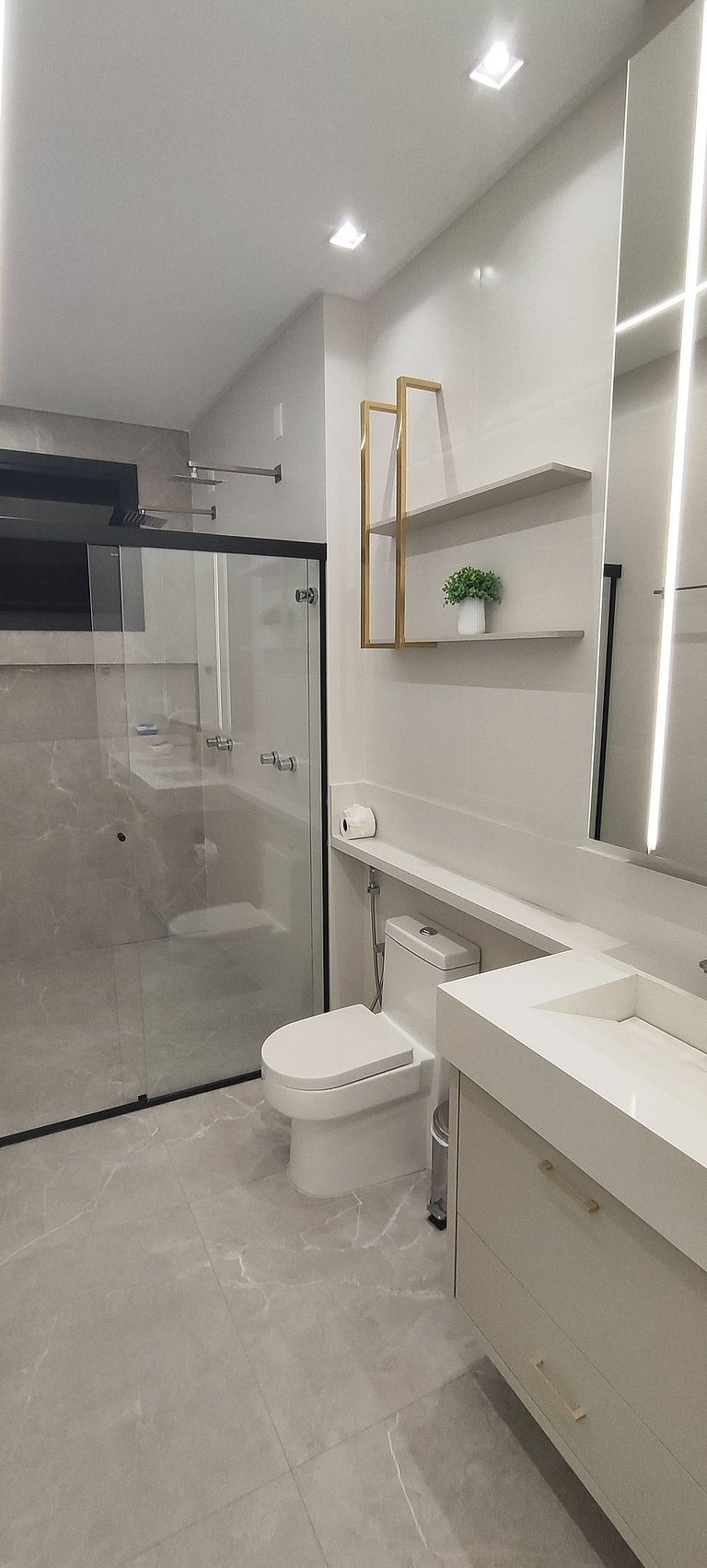 Apartamento NOVO com 3 suítes, decoração impecável