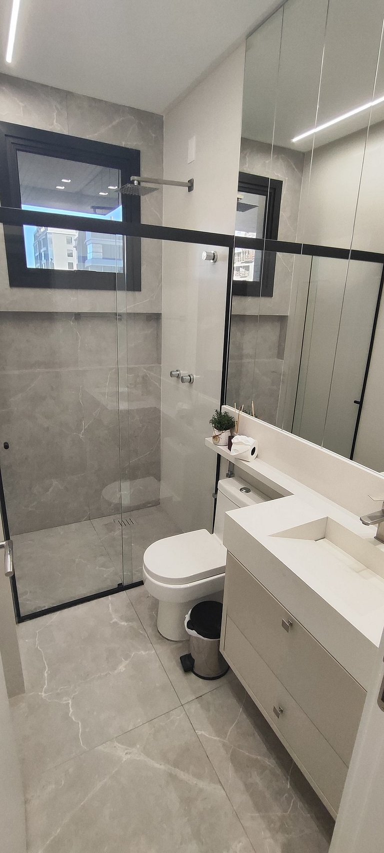 Apartamento NOVO com 3 suítes, decoração impecável