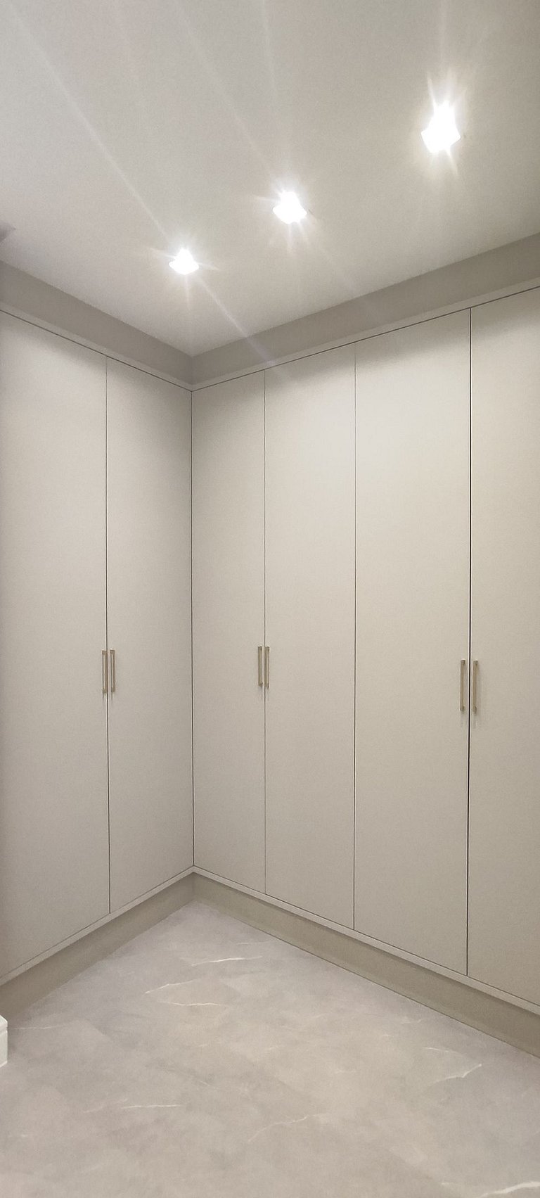 Apartamento NOVO com 3 suítes, decoração impecável
