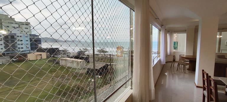 Apartamento gigante a poucos metros da praia