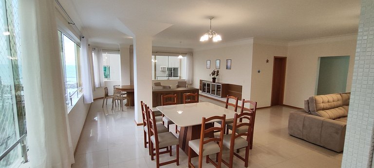 Apartamento gigante a 2 min da praia para famílias