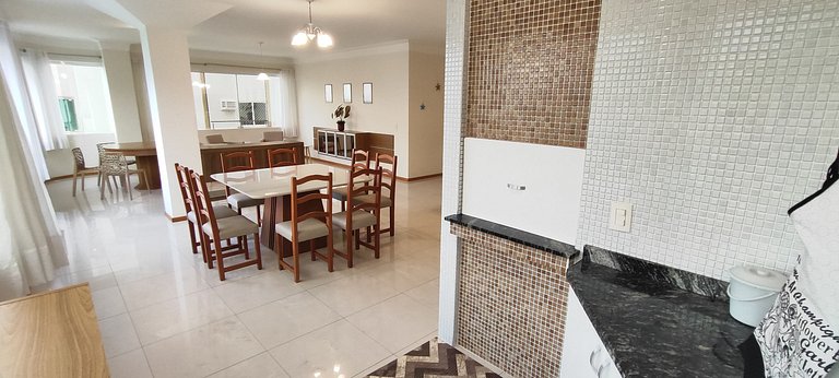 Apartamento gigante a 2 min da praia para famílias