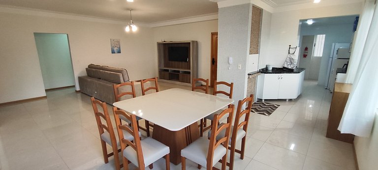 Apartamento gigante a 2 min da praia para famílias