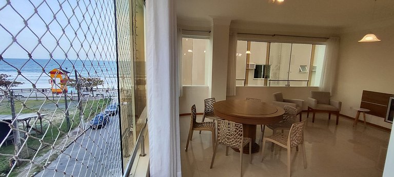 Beira-mar elegante, 2 suítes, 2 quartos e vista panorâmica