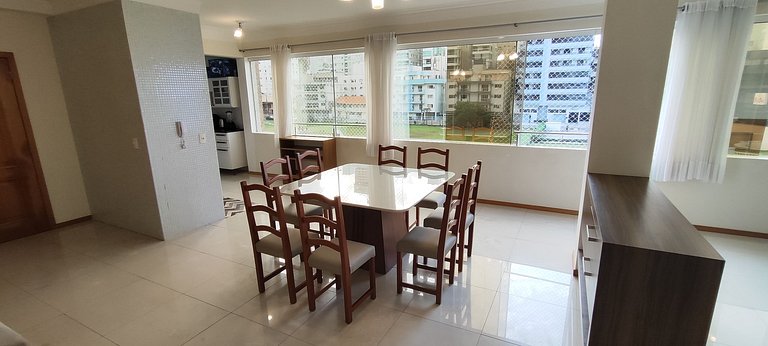 Apartamento gigante a 2 min da praia para famílias