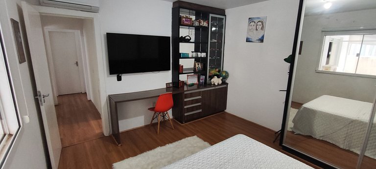 Casa ampla com lazer e praia próxima para famílias