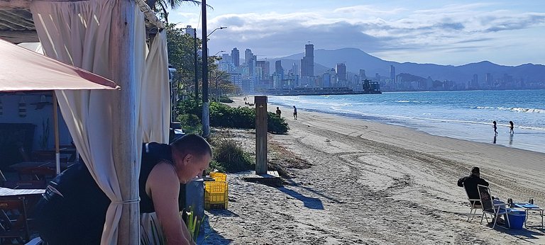 Casa ampla com lazer e praia próxima para famílias