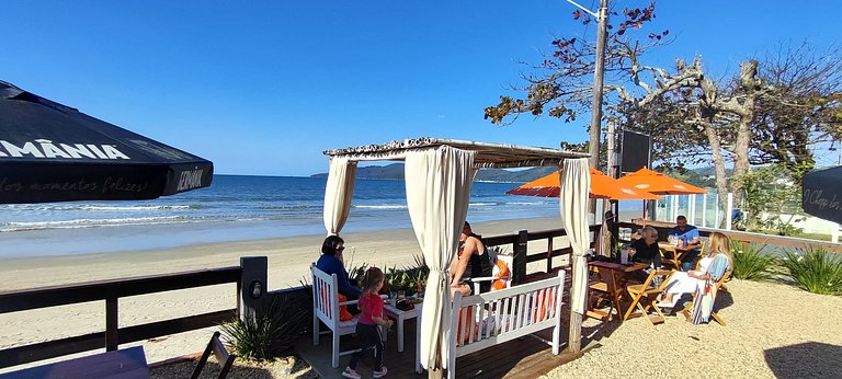 Casa ampla com lazer e praia próxima para famílias