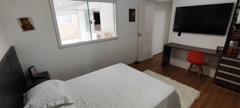 Casa ampla com lazer e praia próxima para famílias
