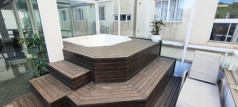 Casa ampla com lazer e praia próxima para famílias