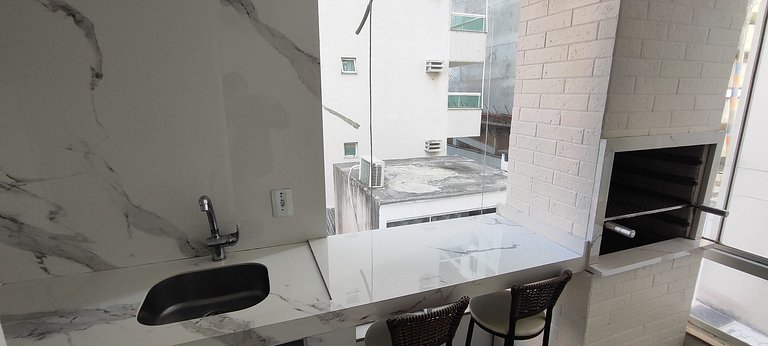 Casa ampla com lazer e praia próxima para famílias