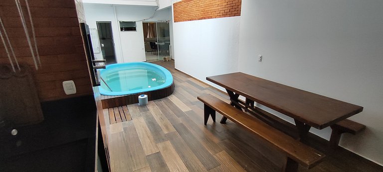 Casa ampla com lazer e praia próxima para famílias