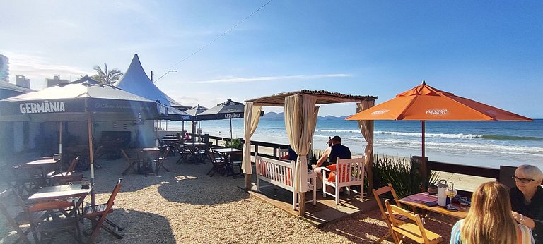 Casa ampla com lazer e praia próxima para famílias